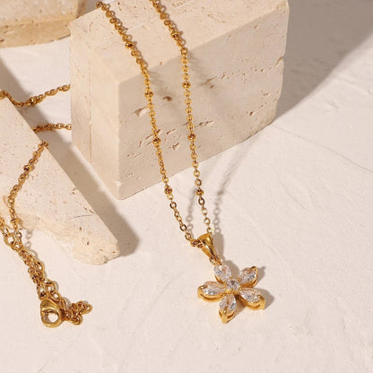 Flower Pendant Necklace Gold